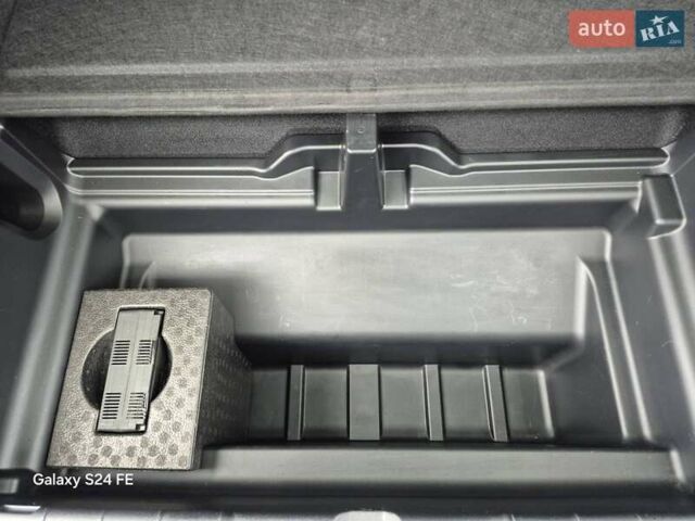 Черный БМВ iX, объемом двигателя 0 л и пробегом 15 тыс. км за 56300 $, фото 18 на Automoto.ua