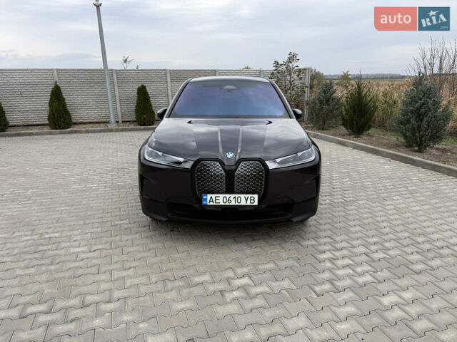 Черный БМВ iX, объемом двигателя 0 л и пробегом 40 тыс. км за 68500 $, фото 1 на Automoto.ua