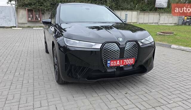 Черный БМВ iX, объемом двигателя 0 л и пробегом 98 тыс. км за 58800 $, фото 9 на Automoto.ua