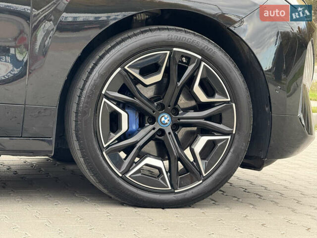 Черный БМВ iX, объемом двигателя 0 л и пробегом 46 тыс. км за 67999 $, фото 12 на Automoto.ua