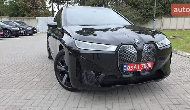Черный БМВ iX, объемом двигателя 0 л и пробегом 98 тыс. км за 58800 $, фото 52 на Automoto.ua