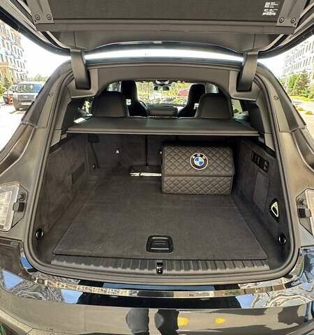 Черный БМВ iX, объемом двигателя 0 л и пробегом 12 тыс. км за 59999 $, фото 11 на Automoto.ua