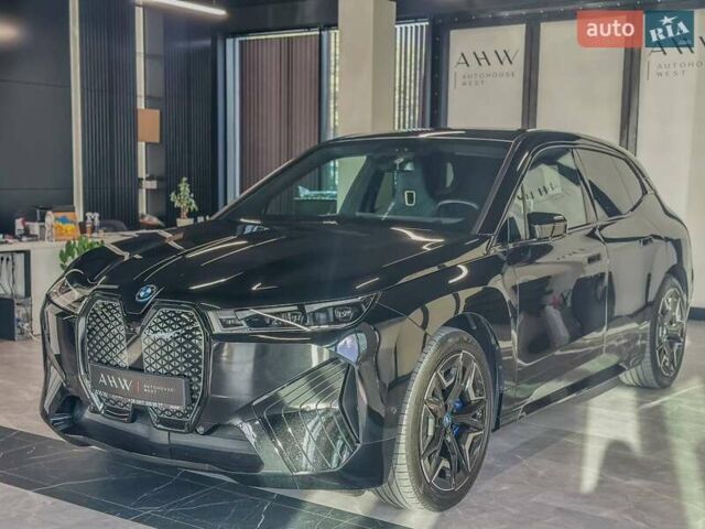 Черный БМВ iX, объемом двигателя 0 л и пробегом 62 тыс. км за 60390 $, фото 9 на Automoto.ua