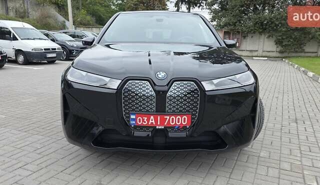 Черный БМВ iX, объемом двигателя 0 л и пробегом 98 тыс. км за 58800 $, фото 54 на Automoto.ua