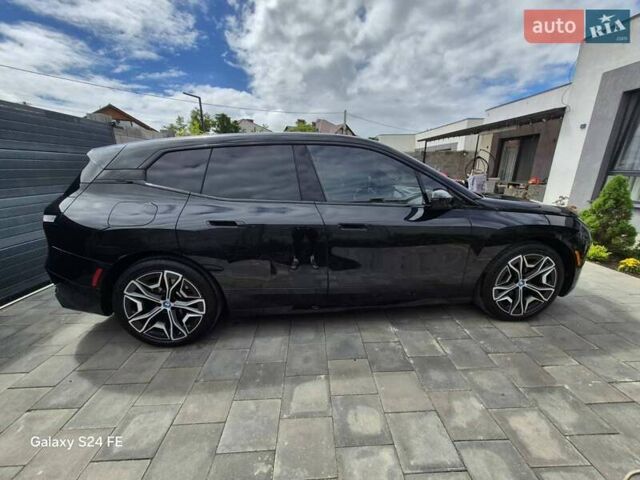 Черный БМВ iX, объемом двигателя 0 л и пробегом 15 тыс. км за 56300 $, фото 2 на Automoto.ua