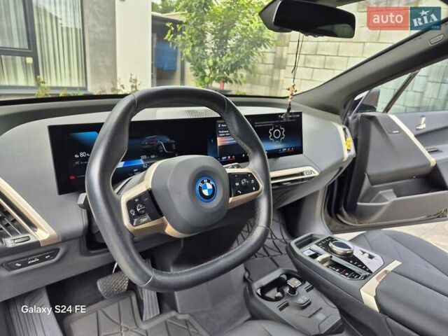 Черный БМВ iX, объемом двигателя 0 л и пробегом 15 тыс. км за 56300 $, фото 5 на Automoto.ua