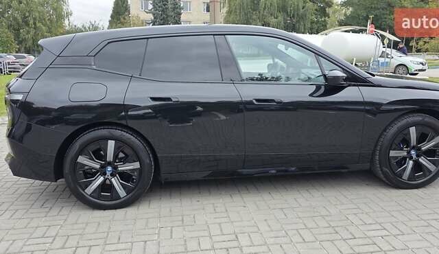 Черный БМВ iX, объемом двигателя 0 л и пробегом 98 тыс. км за 58800 $, фото 20 на Automoto.ua