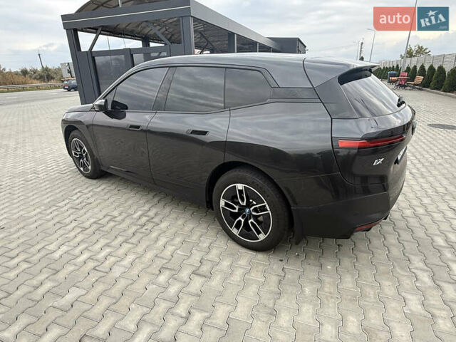Черный БМВ iX, объемом двигателя 0 л и пробегом 40 тыс. км за 68500 $, фото 3 на Automoto.ua