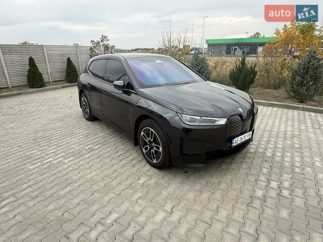 Черный БМВ iX, объемом двигателя 0 л и пробегом 40 тыс. км за 68500 $, фото 7 на Automoto.ua