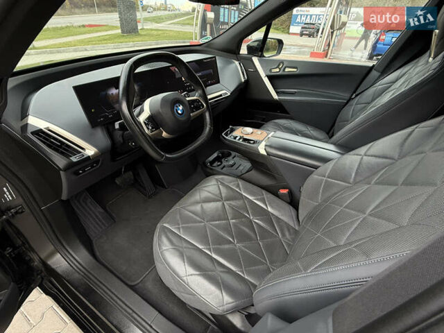 Черный БМВ iX, объемом двигателя 0 л и пробегом 46 тыс. км за 67999 $, фото 18 на Automoto.ua