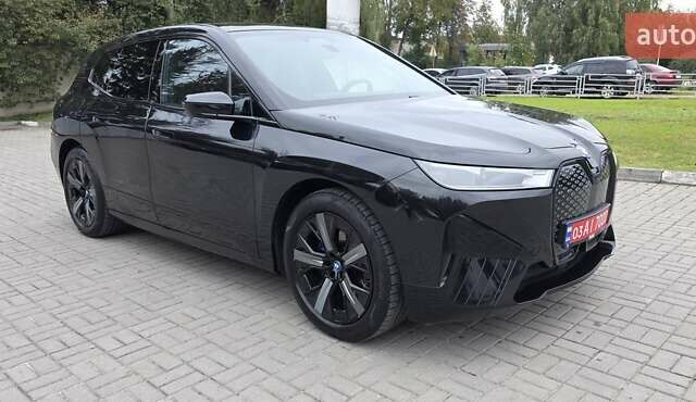 Черный БМВ iX, объемом двигателя 0 л и пробегом 98 тыс. км за 58800 $, фото 12 на Automoto.ua
