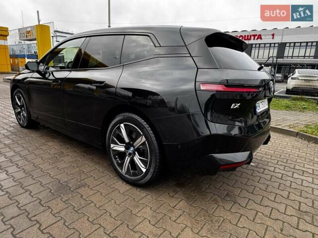 Черный БМВ iX, объемом двигателя 0 л и пробегом 27 тыс. км за 58500 $, фото 16 на Automoto.ua