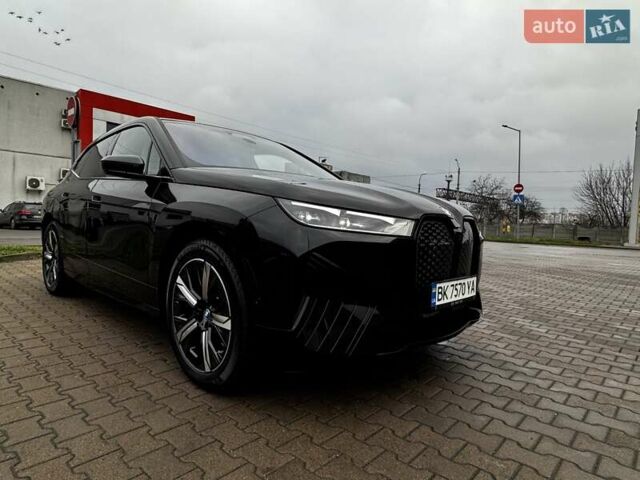 Черный БМВ iX, объемом двигателя 0 л и пробегом 27 тыс. км за 58500 $, фото 4 на Automoto.ua