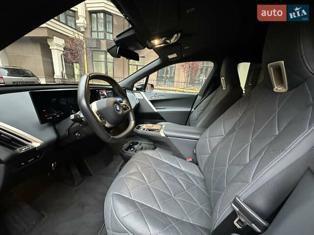 Чорний БМВ iX, об'ємом двигуна 0 л та пробігом 77 тис. км за 75900 $, фото 39 на Automoto.ua