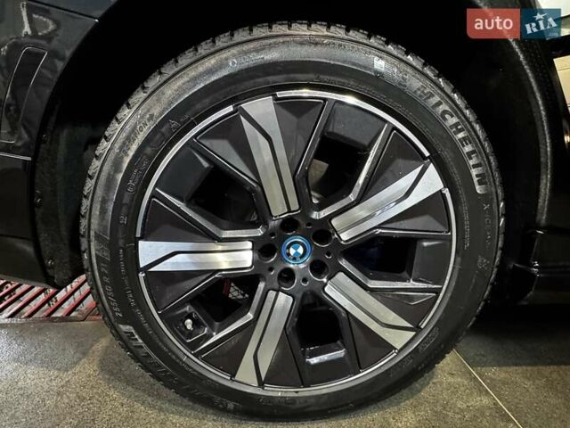 Черный БМВ iX, объемом двигателя 0 л и пробегом 27 тыс. км за 58500 $, фото 49 на Automoto.ua