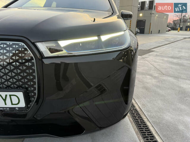 Черный БМВ iX, объемом двигателя 0 л и пробегом 19 тыс. км за 54800 $, фото 8 на Automoto.ua
