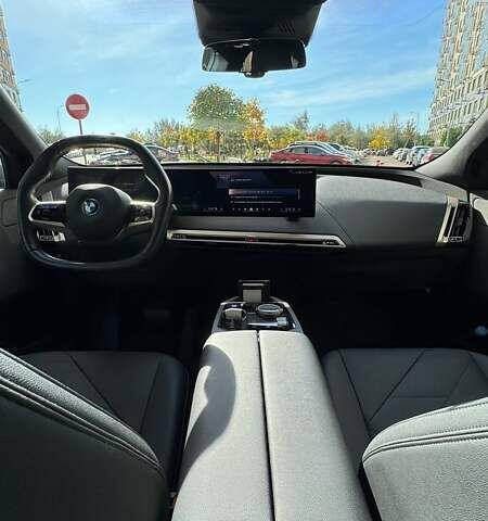 Черный БМВ iX, объемом двигателя 0 л и пробегом 12 тыс. км за 59999 $, фото 7 на Automoto.ua