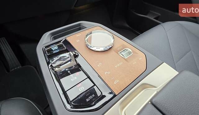 Черный БМВ iX, объемом двигателя 0 л и пробегом 98 тыс. км за 58800 $, фото 85 на Automoto.ua