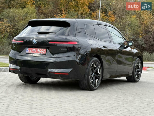 Черный БМВ iX, объемом двигателя 0 л и пробегом 46 тыс. км за 67999 $, фото 5 на Automoto.ua