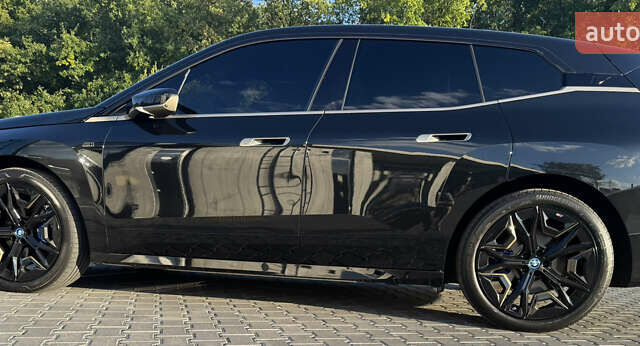 Черный БМВ iX, объемом двигателя 0 л и пробегом 6 тыс. км за 92000 $, фото 2 на Automoto.ua