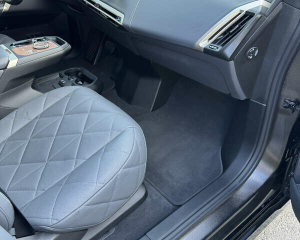 Черный БМВ iX, объемом двигателя 0 л и пробегом 6 тыс. км за 92000 $, фото 31 на Automoto.ua