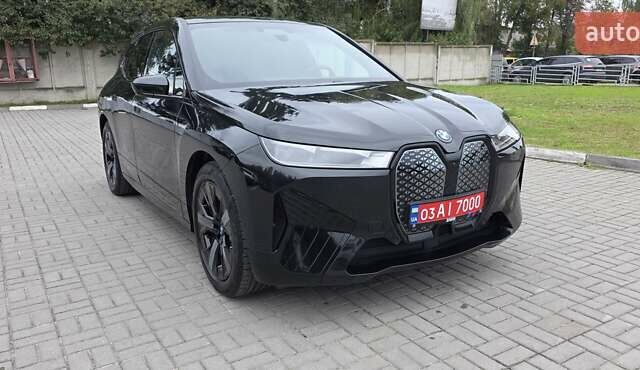Черный БМВ iX, объемом двигателя 0 л и пробегом 98 тыс. км за 58800 $, фото 10 на Automoto.ua