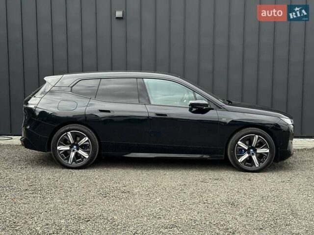 Черный БМВ iX, объемом двигателя 0 л и пробегом 17 тыс. км за 80900 $, фото 7 на Automoto.ua