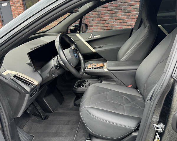 Черный БМВ iX, объемом двигателя 0 л и пробегом 55 тыс. км за 51500 $, фото 5 на Automoto.ua
