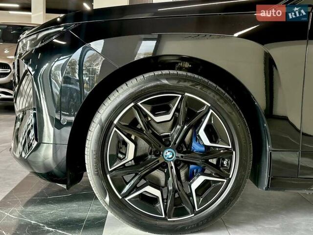 Черный БМВ iX, объемом двигателя 0 л и пробегом 62 тыс. км за 60390 $, фото 5 на Automoto.ua
