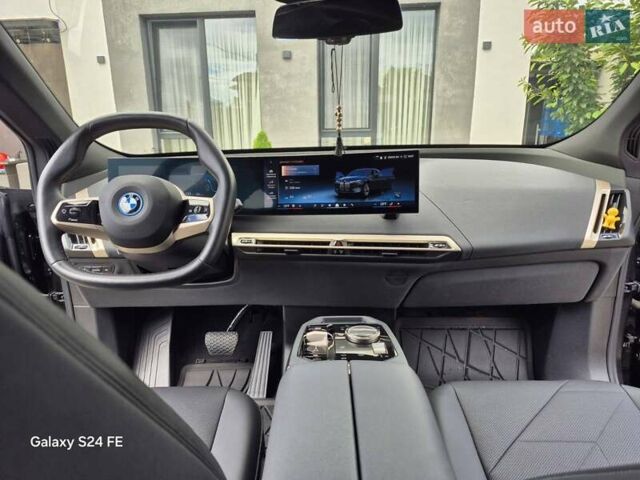 Черный БМВ iX, объемом двигателя 0 л и пробегом 15 тыс. км за 56300 $, фото 4 на Automoto.ua