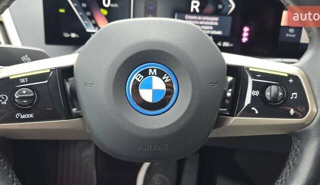 Черный БМВ iX, объемом двигателя 0 л и пробегом 98 тыс. км за 58800 $, фото 121 на Automoto.ua