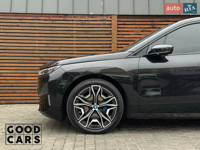 Черный БМВ iX, объемом двигателя 0 л и пробегом 38 тыс. км за 72000 $, фото 12 на Automoto.ua