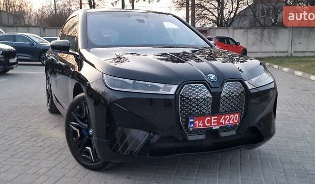 Черный БМВ iX, объемом двигателя 0 л и пробегом 48 тыс. км за 64999 $, фото 62 на Automoto.ua