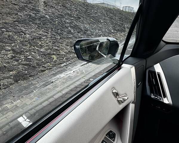 Черный БМВ iX, объемом двигателя 0 л и пробегом 27 тыс. км за 58500 $, фото 30 на Automoto.ua