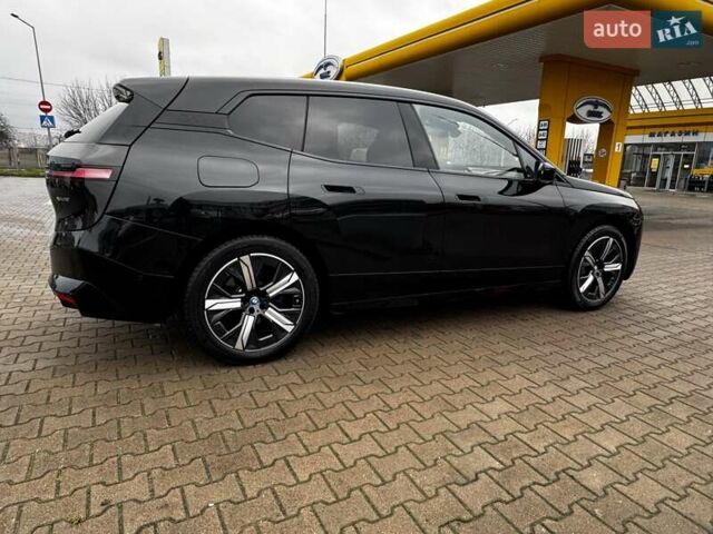 Черный БМВ iX, объемом двигателя 0 л и пробегом 27 тыс. км за 58500 $, фото 12 на Automoto.ua