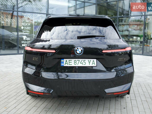 Черный БМВ iX, объемом двигателя 0 л и пробегом 5 тыс. км за 93532 $, фото 10 на Automoto.ua