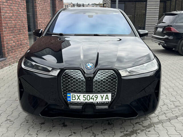 Черный БМВ iX, объемом двигателя 0 л и пробегом 55 тыс. км за 51500 $, фото 2 на Automoto.ua
