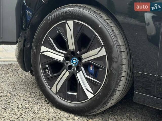 Черный БМВ iX, объемом двигателя 0 л и пробегом 17 тыс. км за 80900 $, фото 12 на Automoto.ua