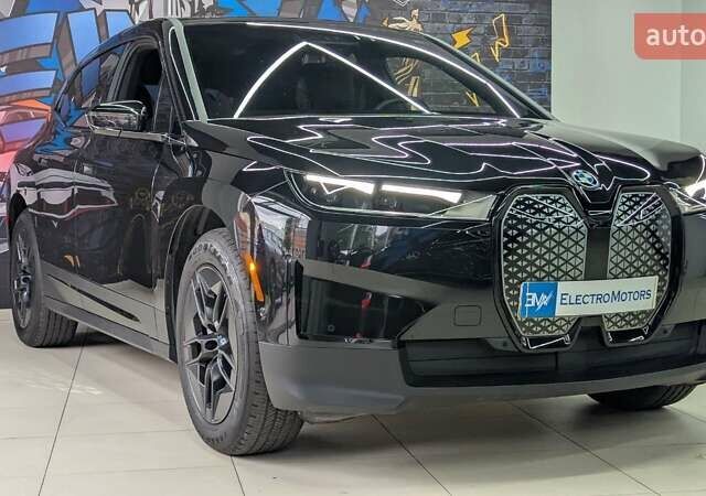 Чорний БМВ iX, об'ємом двигуна 0 л та пробігом 23 тис. км за 62399 $, фото 1 на Automoto.ua