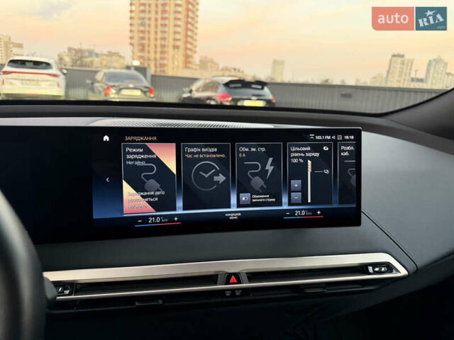 Черный БМВ iX, объемом двигателя 0 л и пробегом 19 тыс. км за 54800 $, фото 23 на Automoto.ua