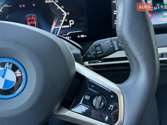 Черный БМВ iX, объемом двигателя 0 л и пробегом 72 тыс. км за 48500 $, фото 74 на Automoto.ua