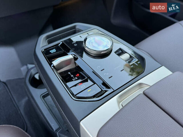 Черный БМВ iX, объемом двигателя 0 л и пробегом 72 тыс. км за 48500 $, фото 38 на Automoto.ua