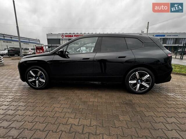 Черный БМВ iX, объемом двигателя 0 л и пробегом 27 тыс. км за 58500 $, фото 6 на Automoto.ua