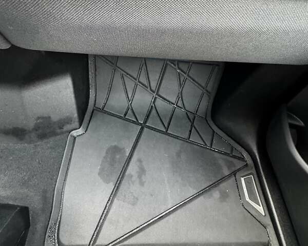 Черный БМВ iX, объемом двигателя 0 л и пробегом 27 тыс. км за 58500 $, фото 32 на Automoto.ua