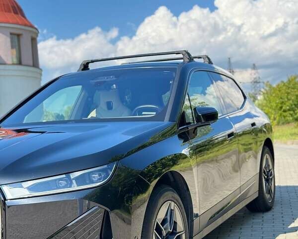 Черный БМВ iX, объемом двигателя 0 л и пробегом 59 тыс. км за 48500 $, фото 2 на Automoto.ua