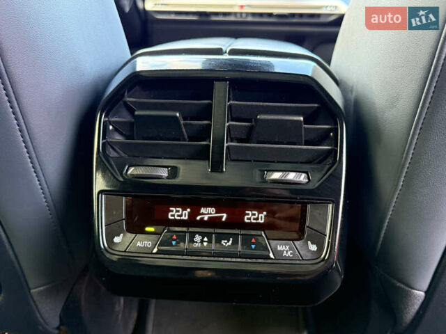 Черный БМВ iX, объемом двигателя 0 л и пробегом 46 тыс. км за 67999 $, фото 40 на Automoto.ua