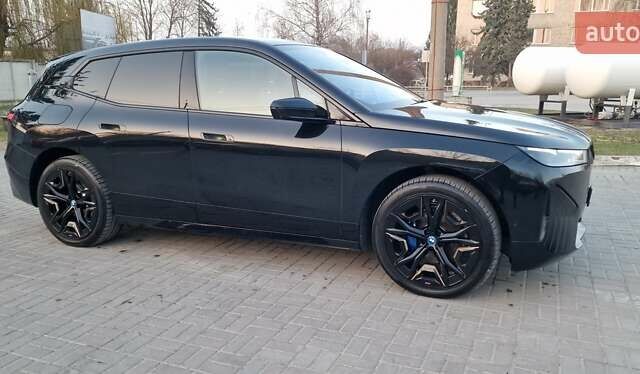 Черный БМВ iX, объемом двигателя 0 л и пробегом 48 тыс. км за 64999 $, фото 16 на Automoto.ua