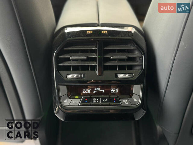 Черный БМВ iX, объемом двигателя 0 л и пробегом 38 тыс. км за 72000 $, фото 38 на Automoto.ua