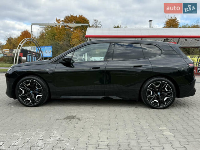 Черный БМВ iX, объемом двигателя 0 л и пробегом 46 тыс. км за 67999 $, фото 9 на Automoto.ua