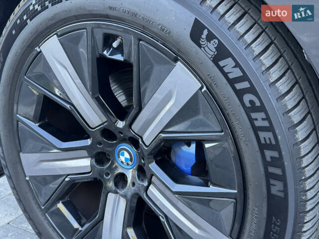 Черный БМВ iX, объемом двигателя 0 л и пробегом 72 тыс. км за 48500 $, фото 11 на Automoto.ua